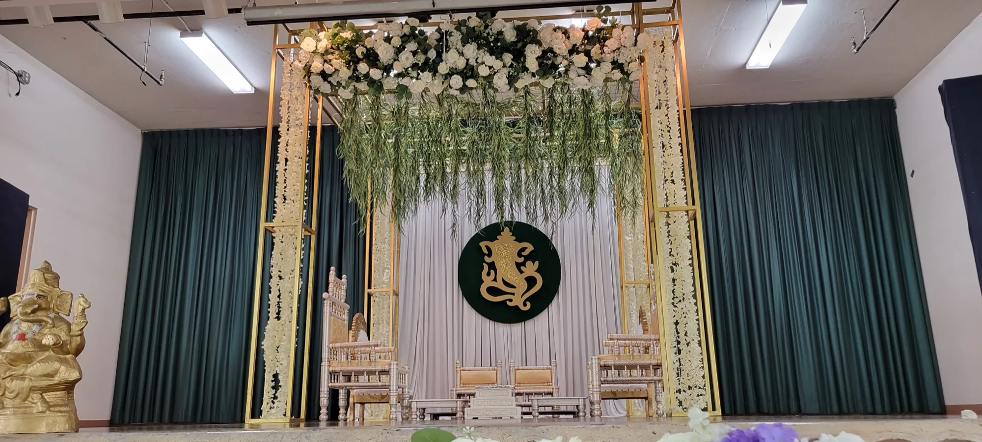 Gold frame mandap full view ganesha — Gold Frame Mandap in Green & White